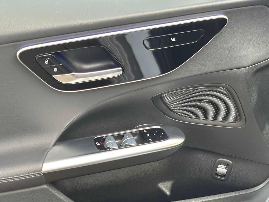MERCEDES-BENZ C-Class 2025