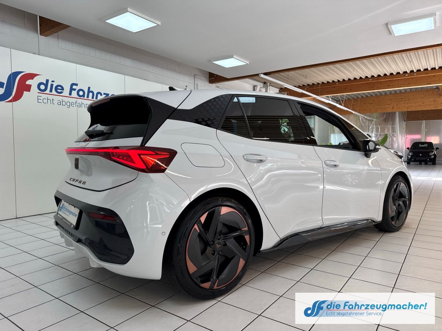Fahrzeugabbildung CUPRA Born 150 kW Digitales Cockpit Massagesitze LED M