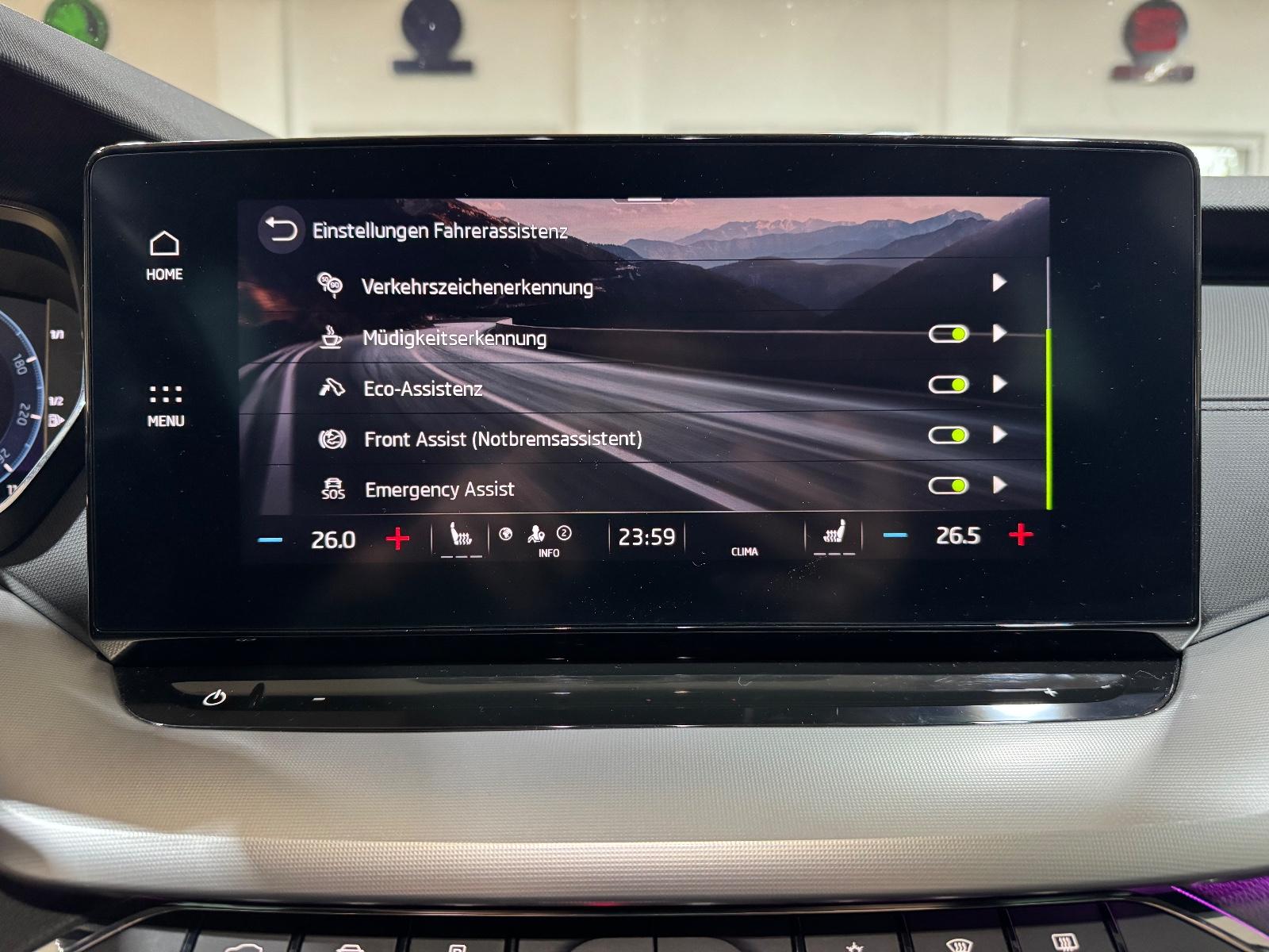 Skoda OctaviaCombiClever 2.0TDI DSG/STHEIZ/AHK/MATRIX