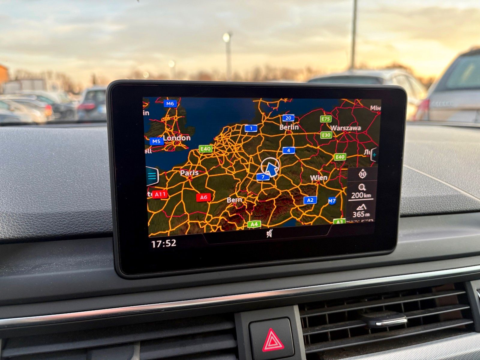 Fahrzeugabbildung Audi A4 Avant 2.0 TDI sport Navi Leder Xenon S-LINE
