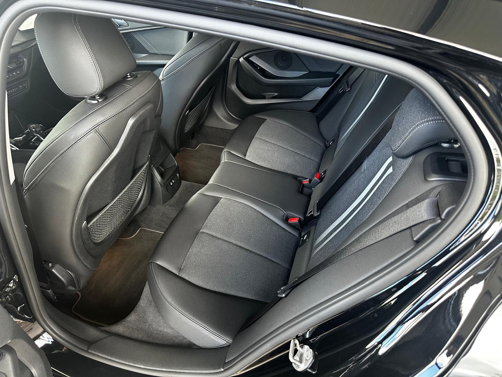 BMW 118 Baureihe 1 Lim. 118 i Sport Line | LED
