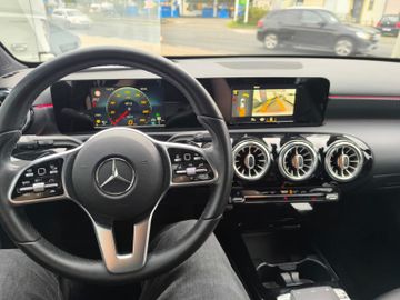 Bild 13 Mercedes-Benz A 180 Progressive LED Kamera Navi SHZ PDC
