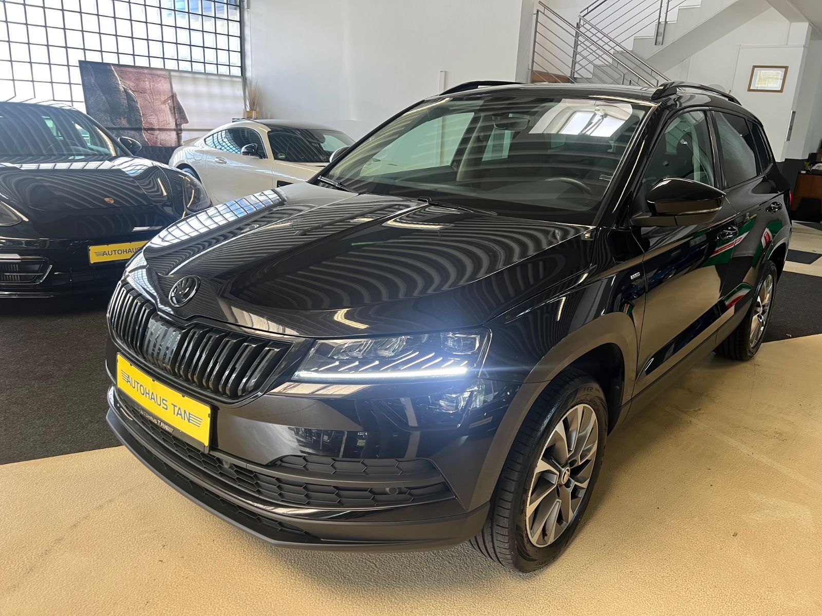 Fahrzeugabbildung SKODA Karoq Clever *4x SITZHEIZUNG*BEHEIZBARES LENKRAD
