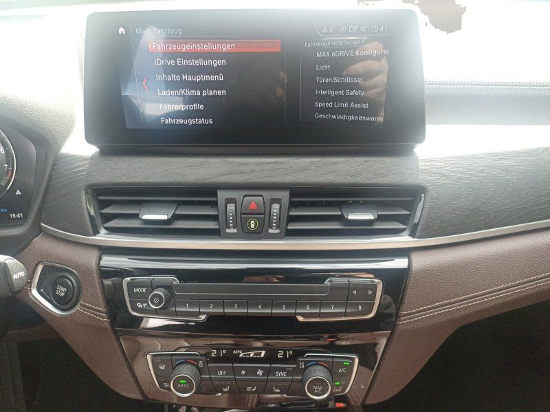 Fahrzeugabbildung BMW X1  xDrive25e  Sport Line