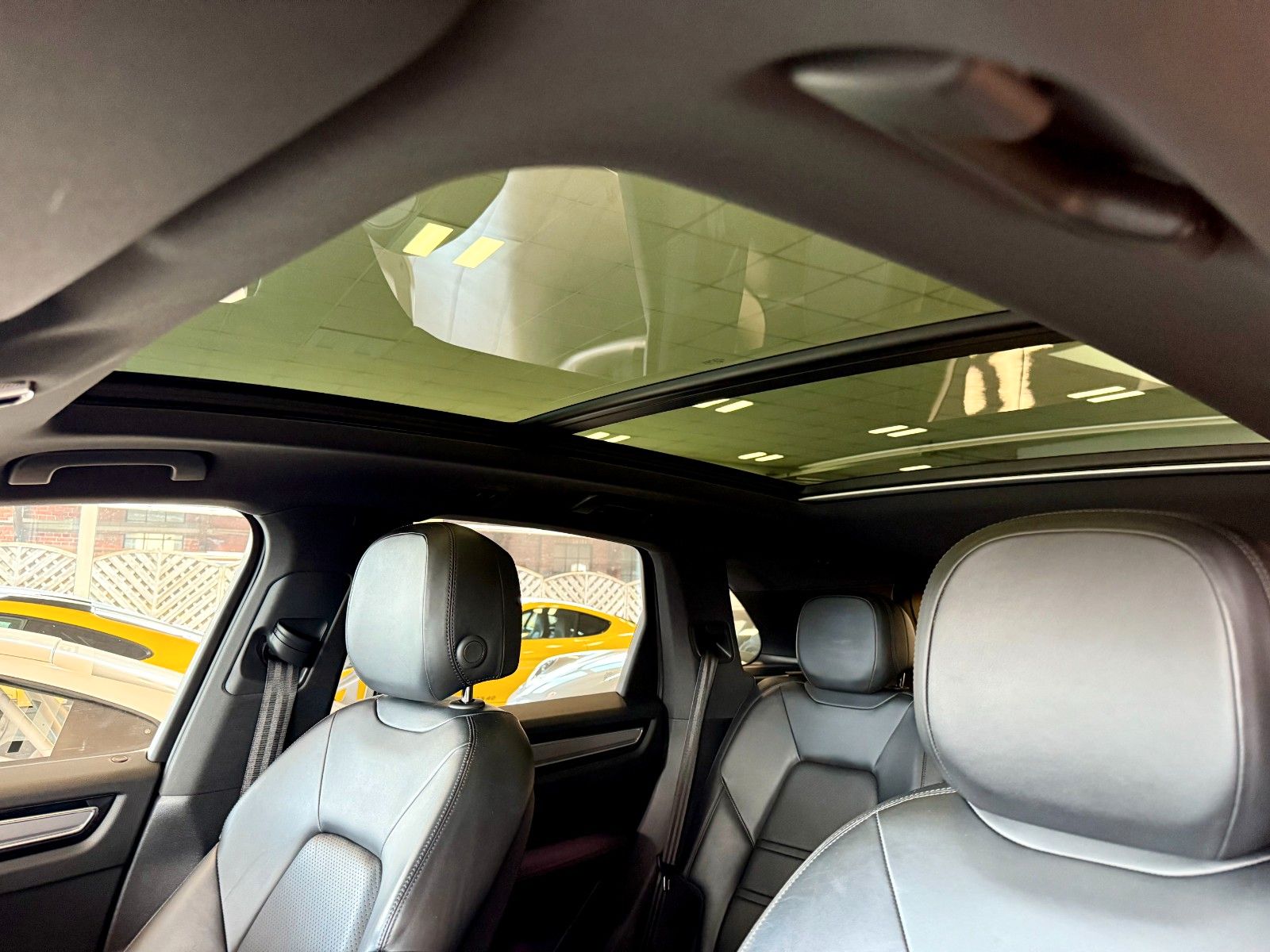 Fahrzeugabbildung Porsche Cayenne S Luftfederung/Panorama/ACC/SportChrono