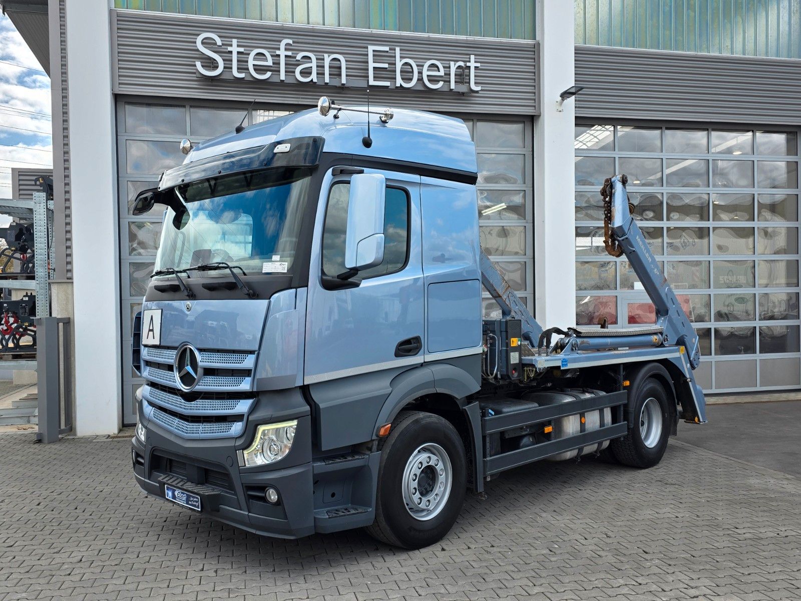 Fahrzeugabbildung Mercedes-Benz Actros 1848 L 4x2 Meiller AK 12. T Funk AHK