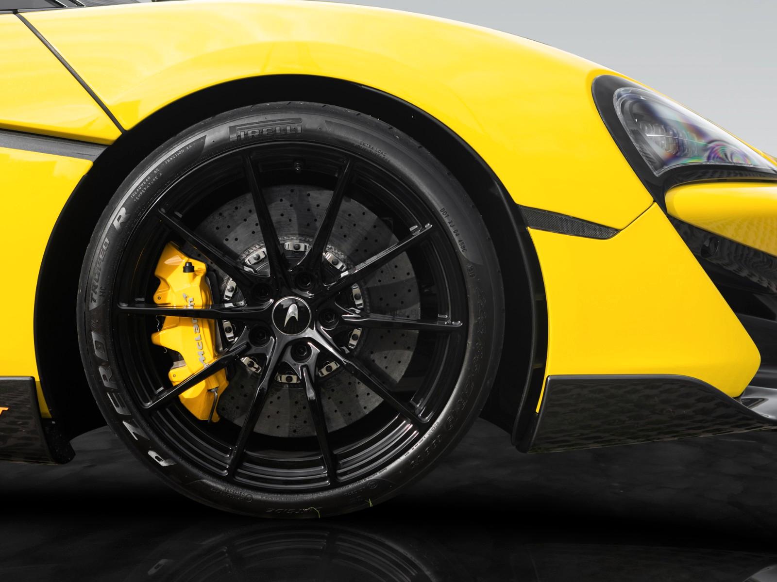 McLaren 600LT Coupé I Sicilian Yellow | MSO Roof Scoop