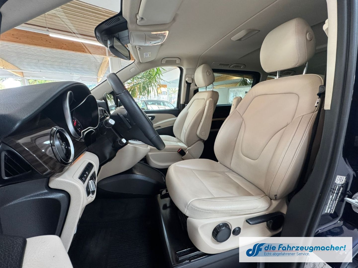 Fahrzeugabbildung Mercedes-Benz V 220 -klasse AVANTGARDE EDITION 4MATIC lang Led