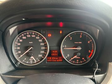MYAUTOCENTER – Gebraucht- und Jahreswagen mit Werkstattservice in Pfaffenhofen BMW 318 *Klima*TÜV1027*KLIMA*PDC*