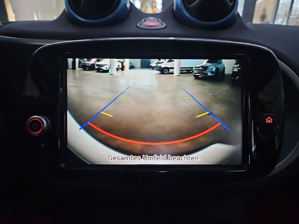 Fahrzeugabbildung Smart EQ forfour Pano LED LM Sitzhzg. DAB Navi Kamera