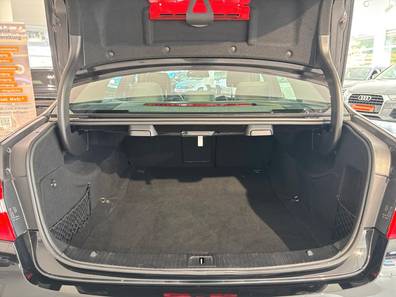 Mercedes-Benz E63 AMG Lim. DRIVERS COMAND SCHIEBE HK PARK