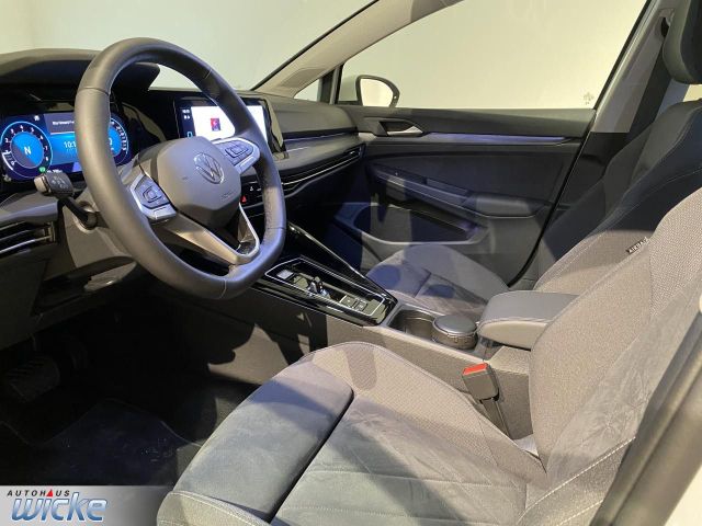 Golf VIII 1.5 TSI DSG Style NAVI KLIMA PDC LED