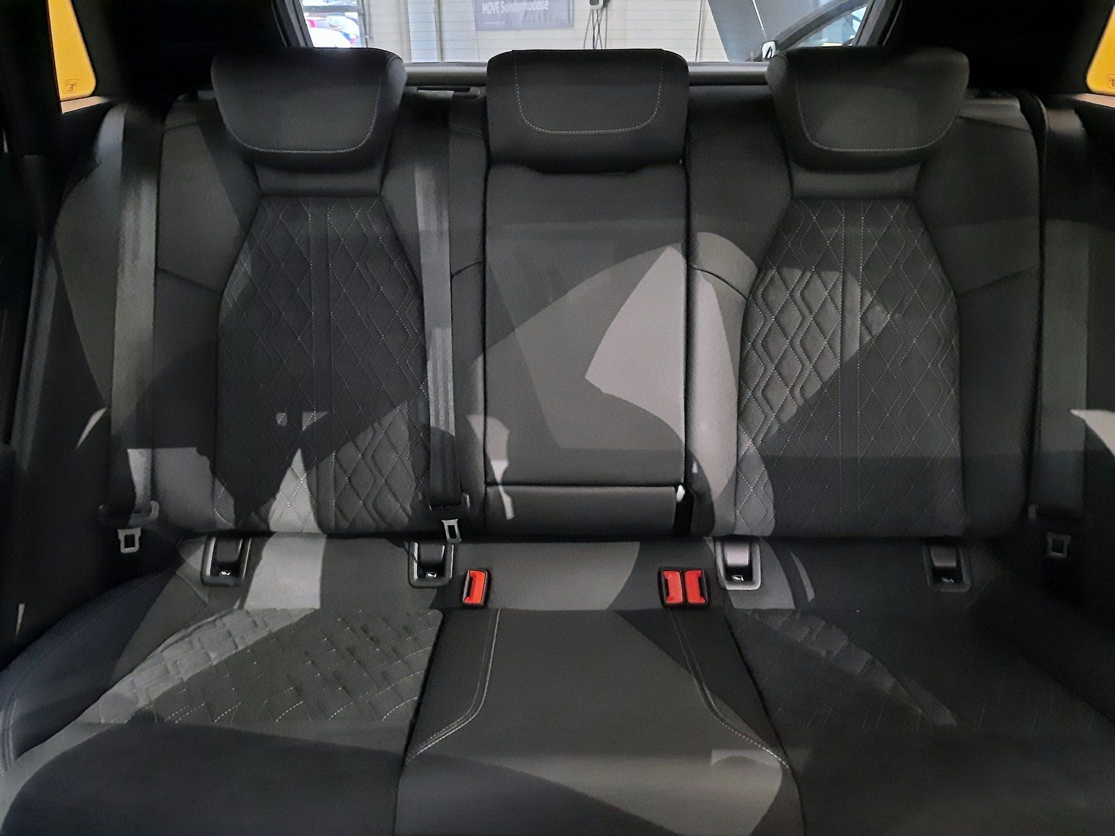 Fahrzeugabbildung Audi A3 Sportback S-Line TFSI S-tronic *AHK*Panodach*