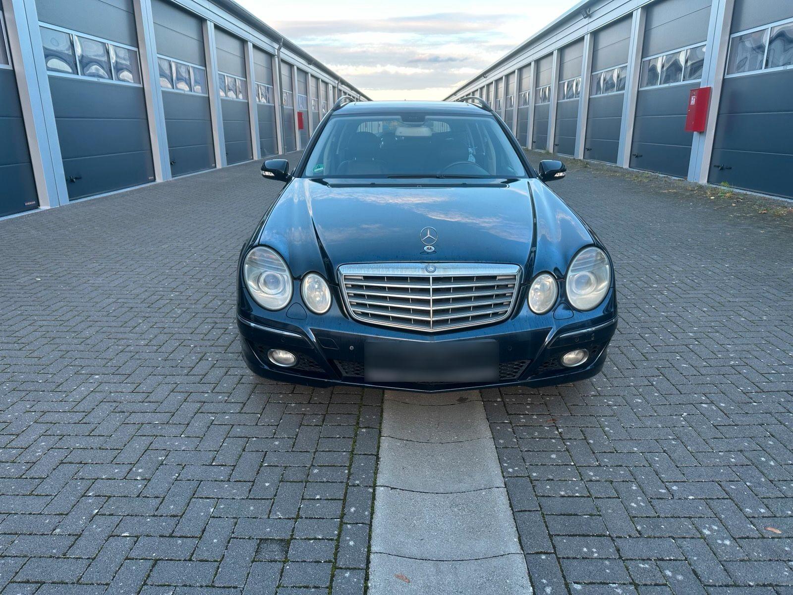Mercedes-Benz E280 2006 — rear view