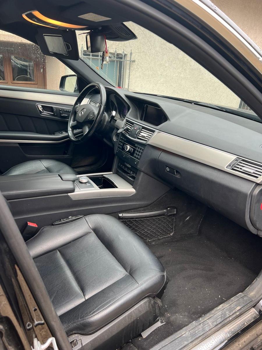 Mercedes-Benz E350 2011 — photo 9