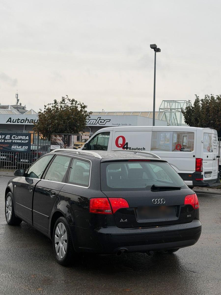 Audi A4 2008 — салон