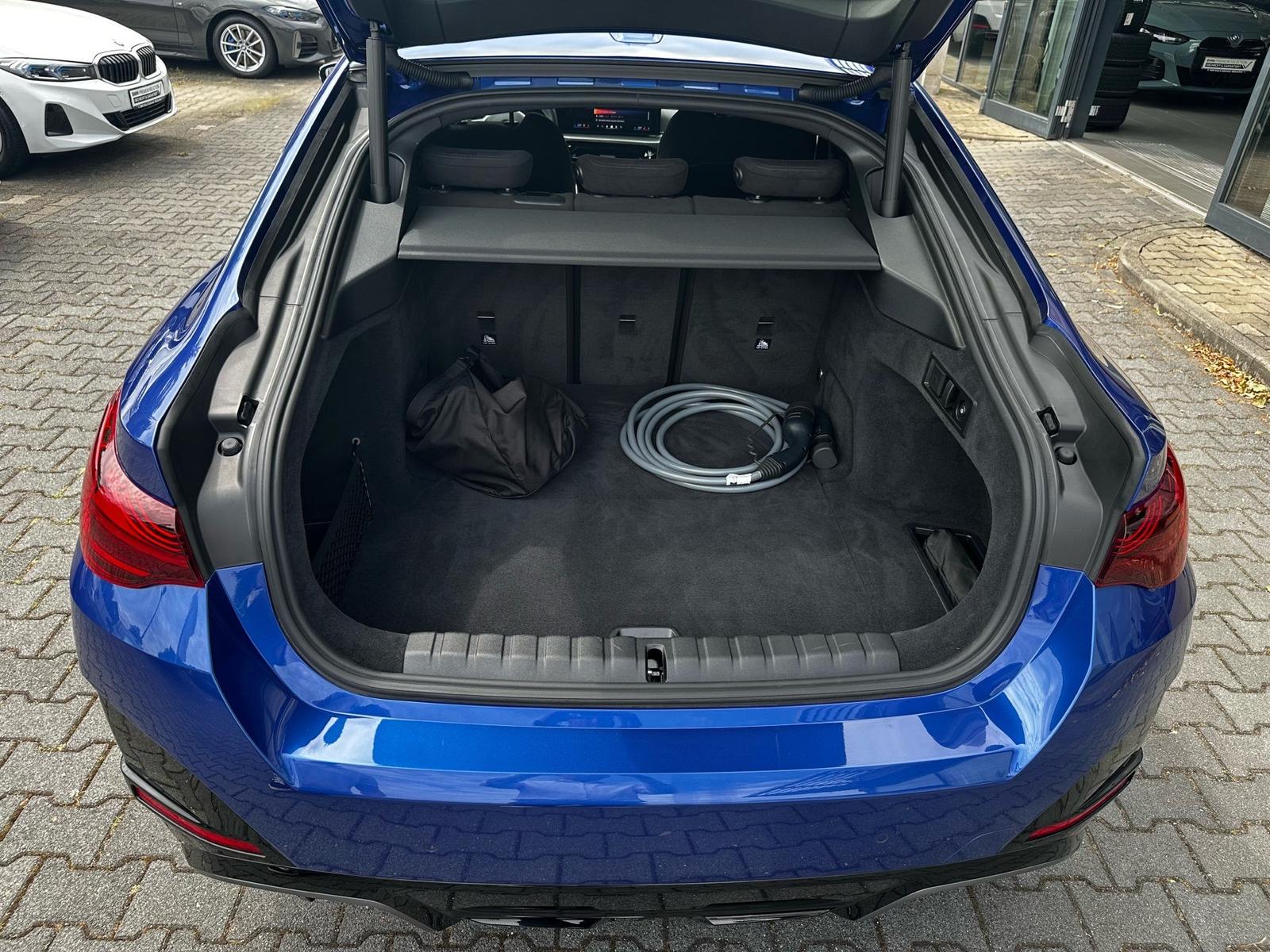BMW i4 xDrive40 M Sport //HeadUp Stop&Go HiFi AHK