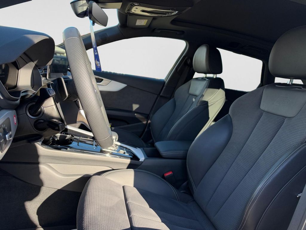 AUDI A4 2024