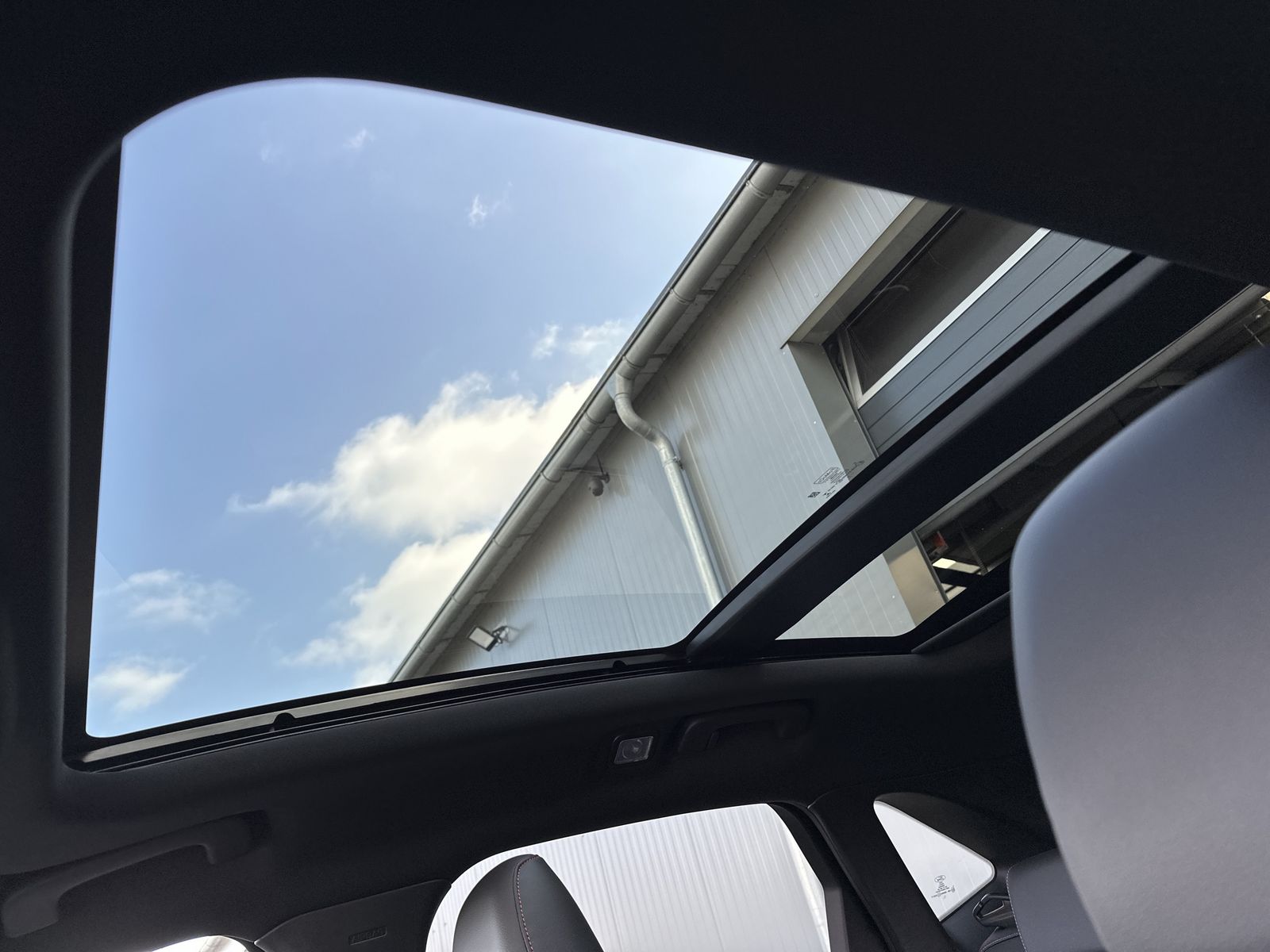 Fahrzeugabbildung Ford Kuga 2.5 Duratec PHEV ST-Line X NAV+LED+B&O+PANO