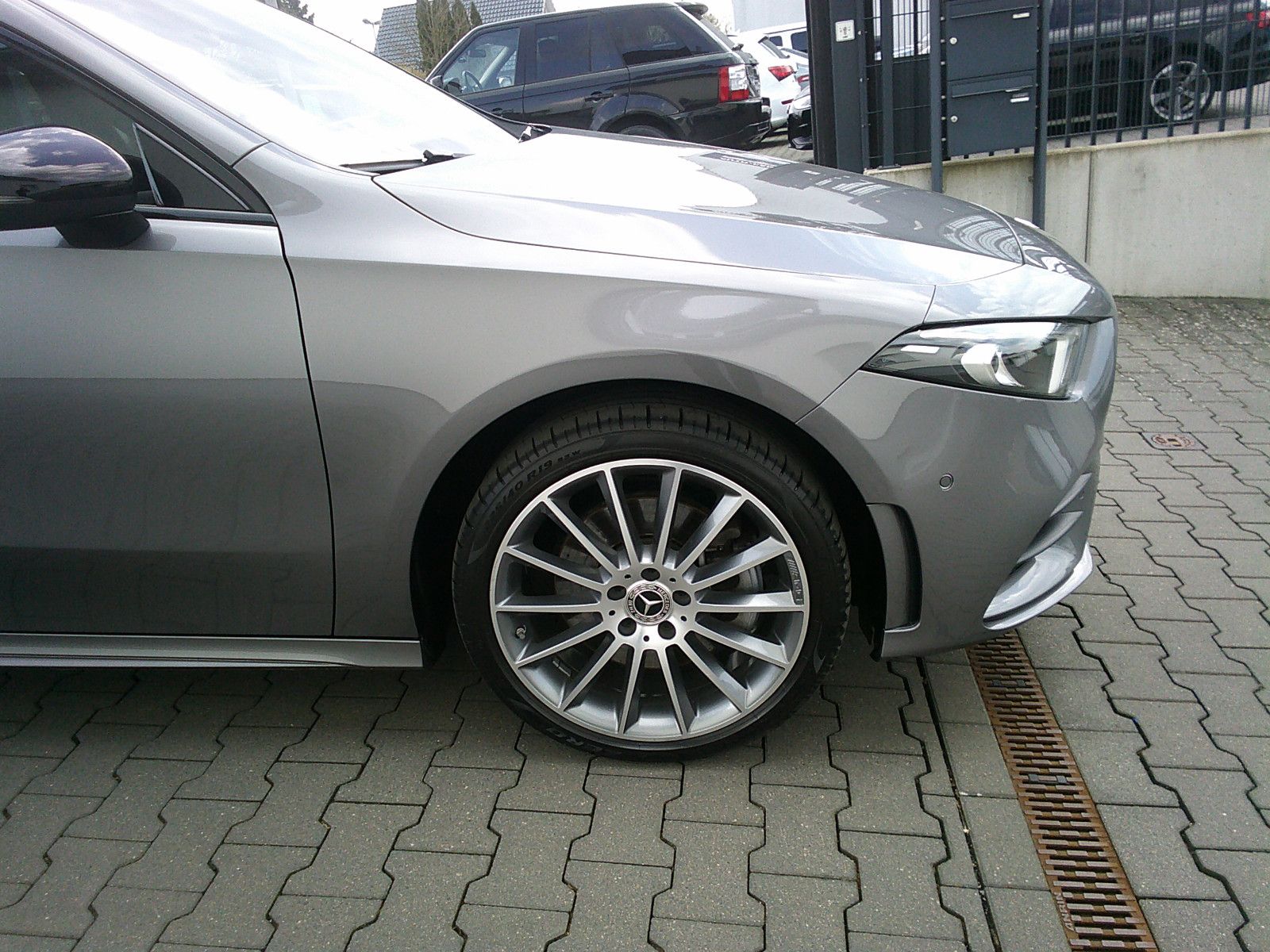 Fahrzeugabbildung Mercedes-Benz A 250 e AMG / Night-Paket