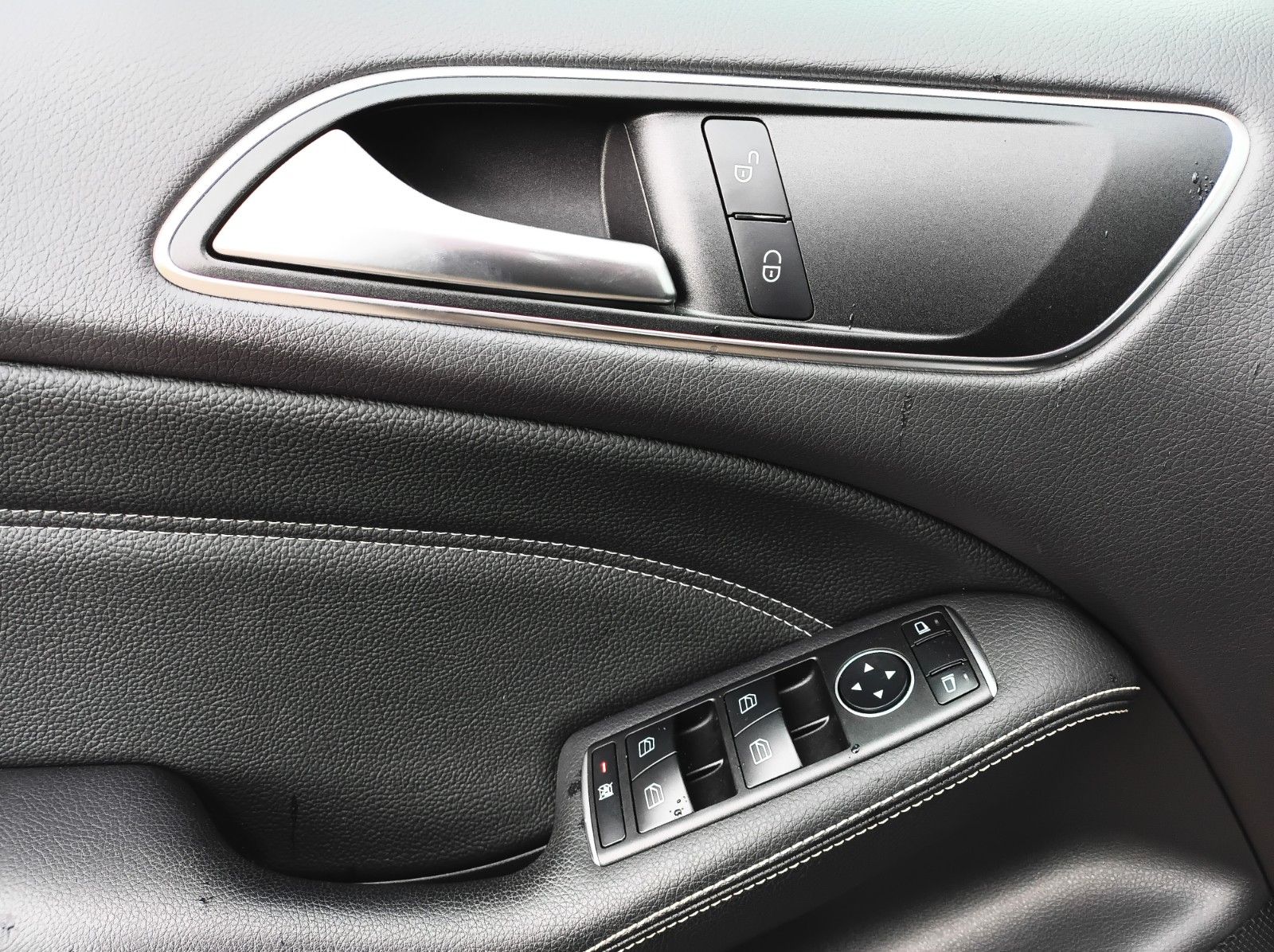 Fahrzeugabbildung Mercedes-Benz B 200d*ALLRAD+AHK+8FACH+BUSINESS+WENIG KM+INSPEK
