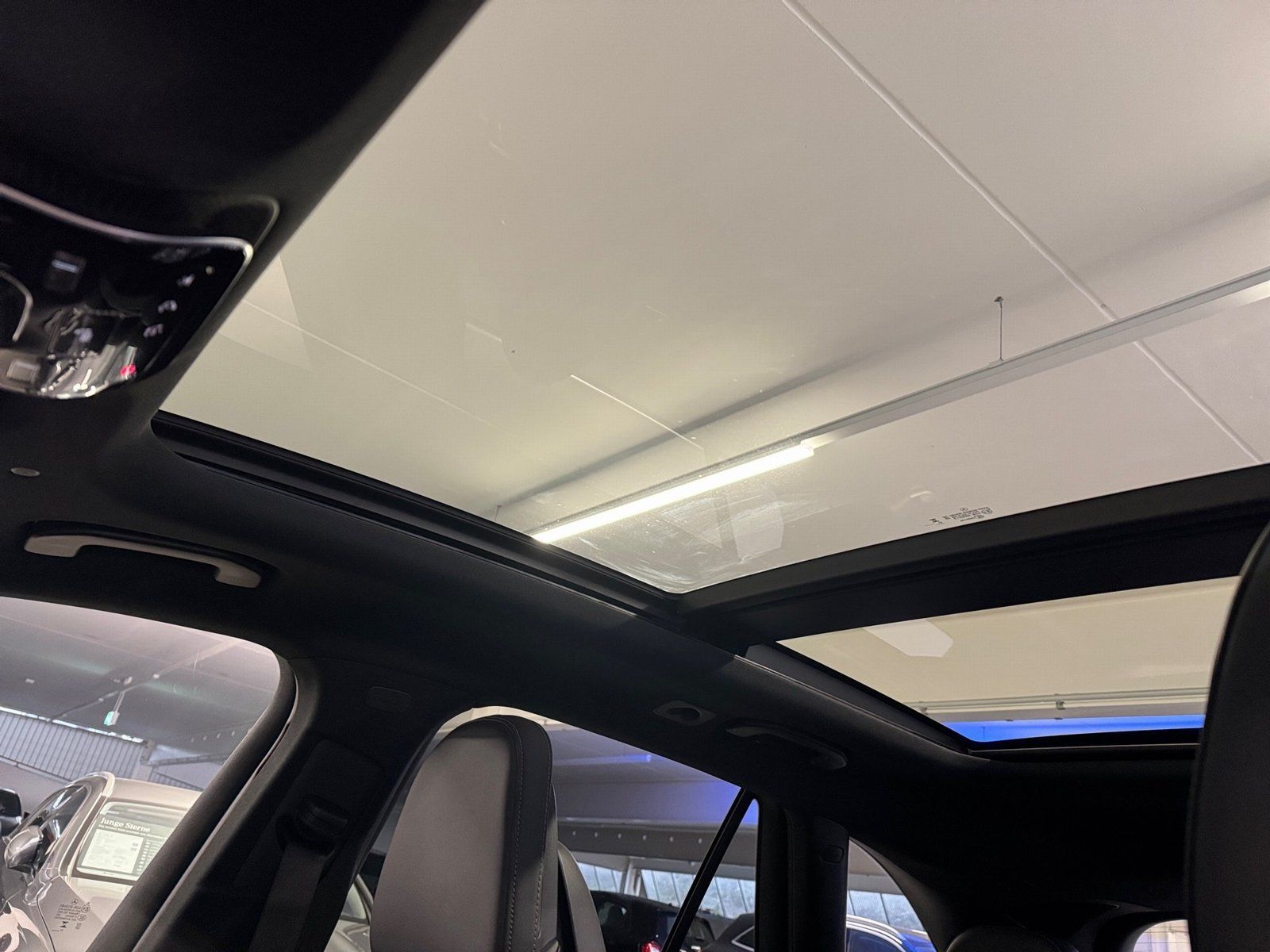 Fahrzeugabbildung Mercedes-Benz GLC 300 d 4M AMG*Technik*AHK*Pano*Fahrass*Burmes