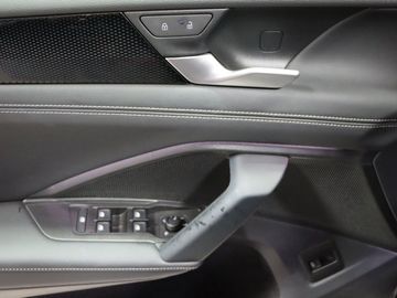 Fahrzeugverkauf 9 Volkswagen Tiguan 1.5 eTSI 110 kW Life AHK elek. Koffer Kam