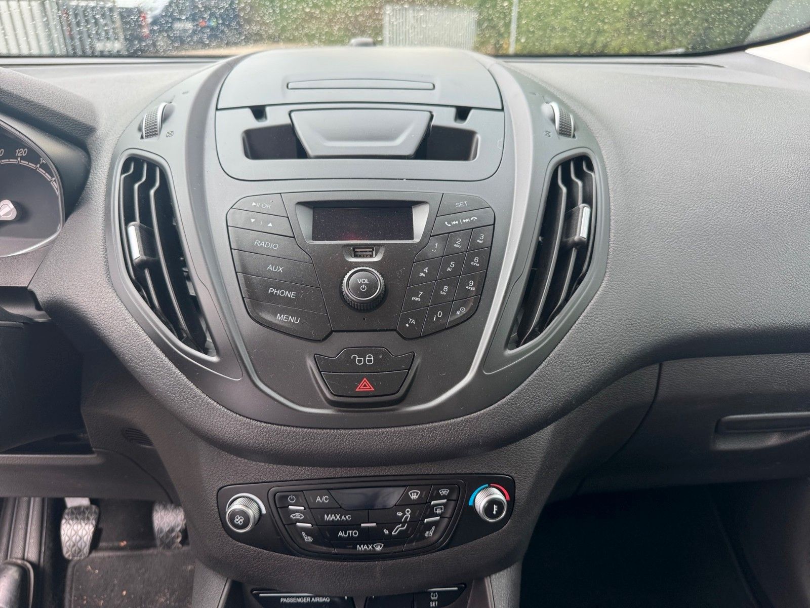 Ford Tourneo Courier Titanium – Bild 10