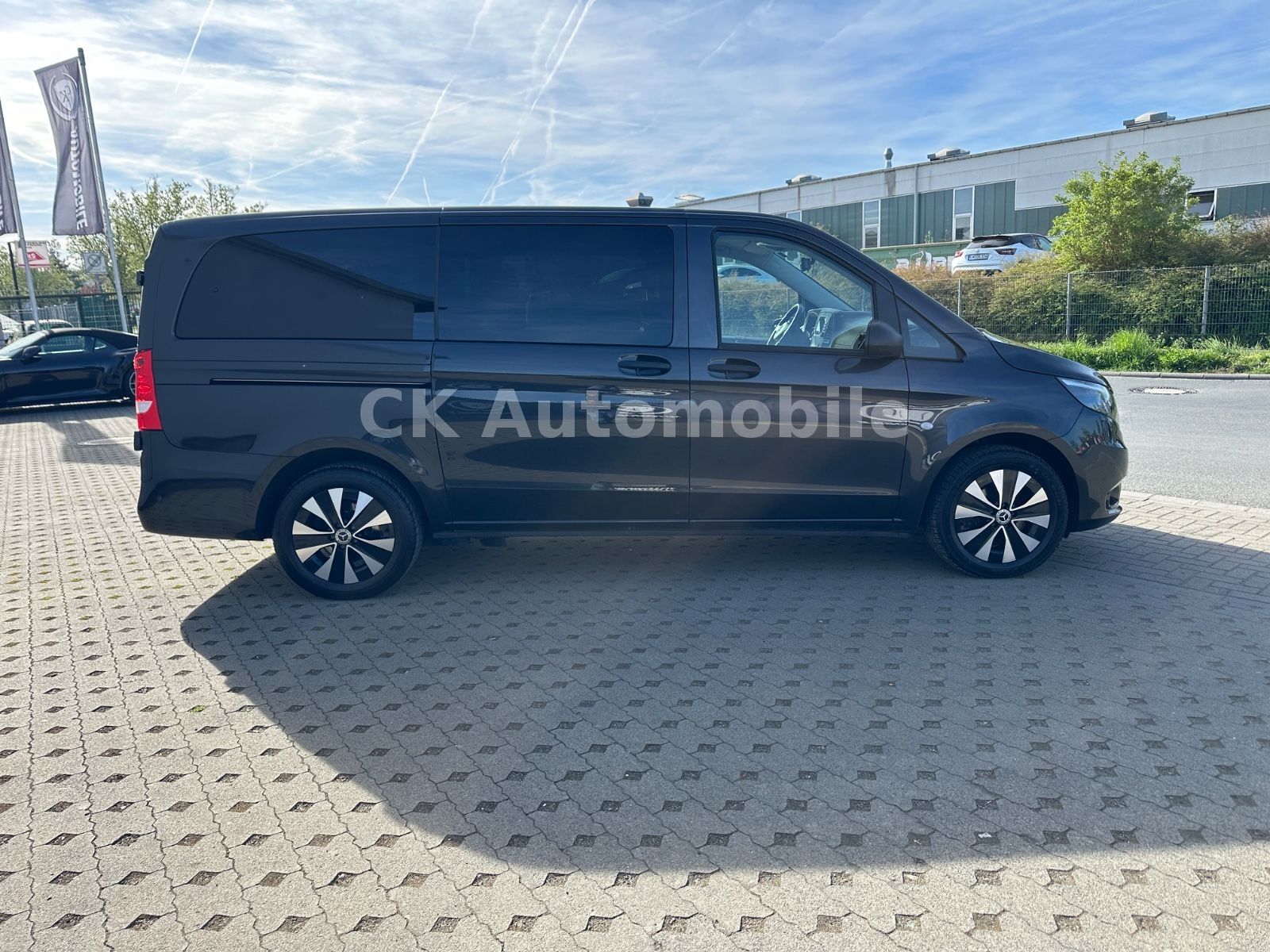 Fahrzeugabbildung Mercedes-Benz Vito Tourer Pro 124 Edition Autom/8Sitze/Kam/AHK