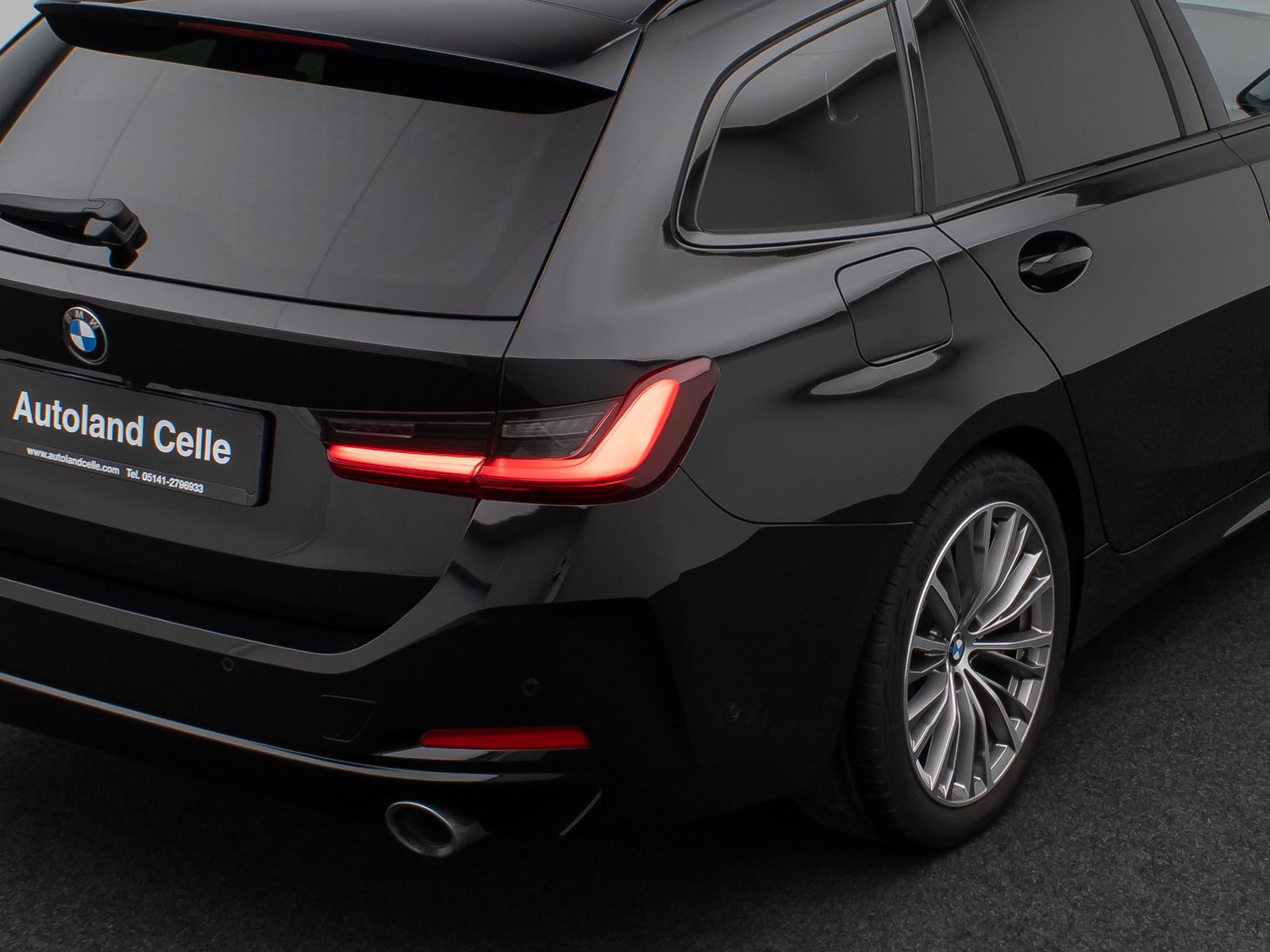 Fahrzeugabbildung BMW 330d Kamera DAB HiFi Leder Sport AdaptLED 18Zoll