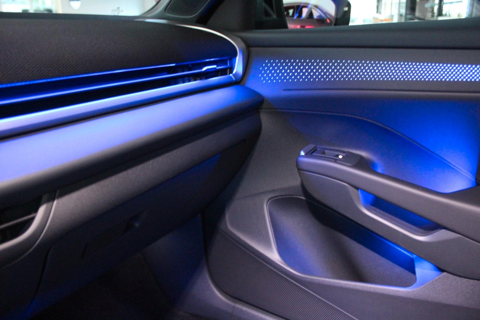 Volkswagen T-Roc1.5 eTSI R-Line AHK Kam. APP SHZ/ Facelift