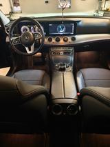 Mercedes-Benz E 200 d T Autom. - - : Blau, Teilleder, Luftfederung