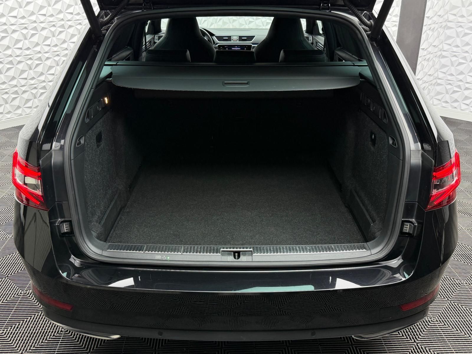 Fahrzeugabbildung SKODA 2.0 TDI 4x4 SPORTLINE/DSG/XDS/DCC/RCAM/AHK/MEMOR