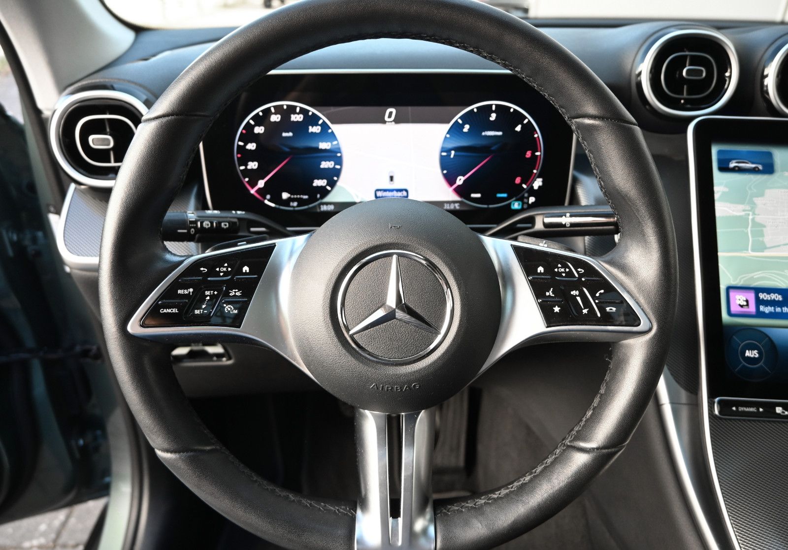 Fahrzeugabbildung Mercedes-Benz GLC 220 d 4MAT. °ACC°AHK°PANO°STANDHZ°DIGI LIGHT