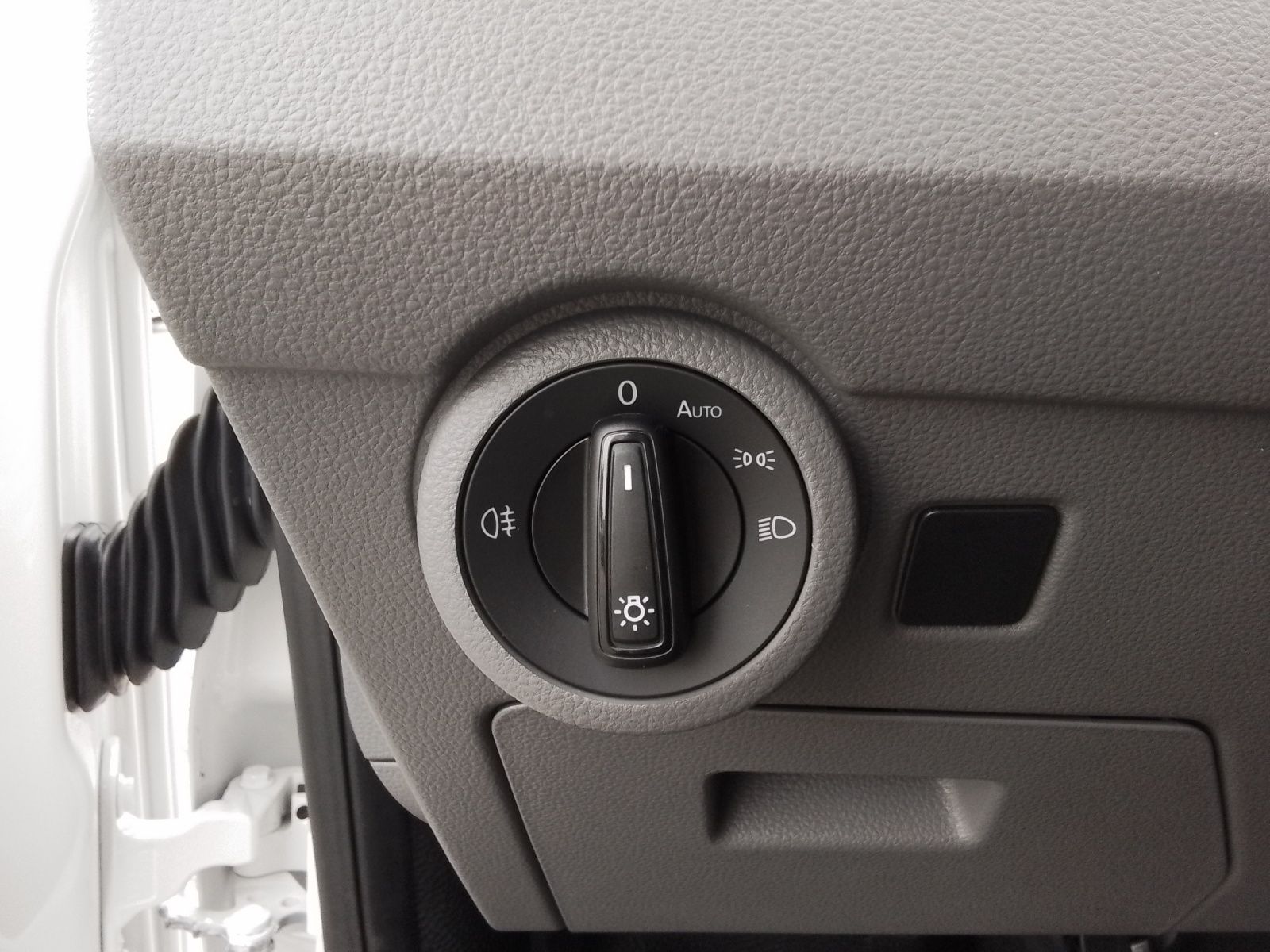 Fahrzeugabbildung Volkswagen T6 Kombi T6.1 TDI 9-Sitzer LED VORB. AHK KLIMA