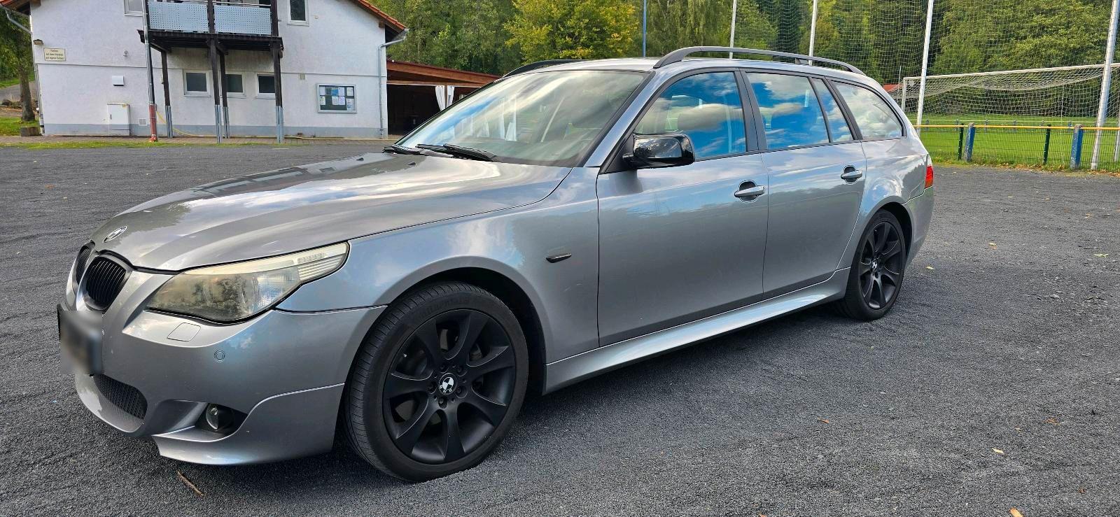 BMW 525 2005 — rear view