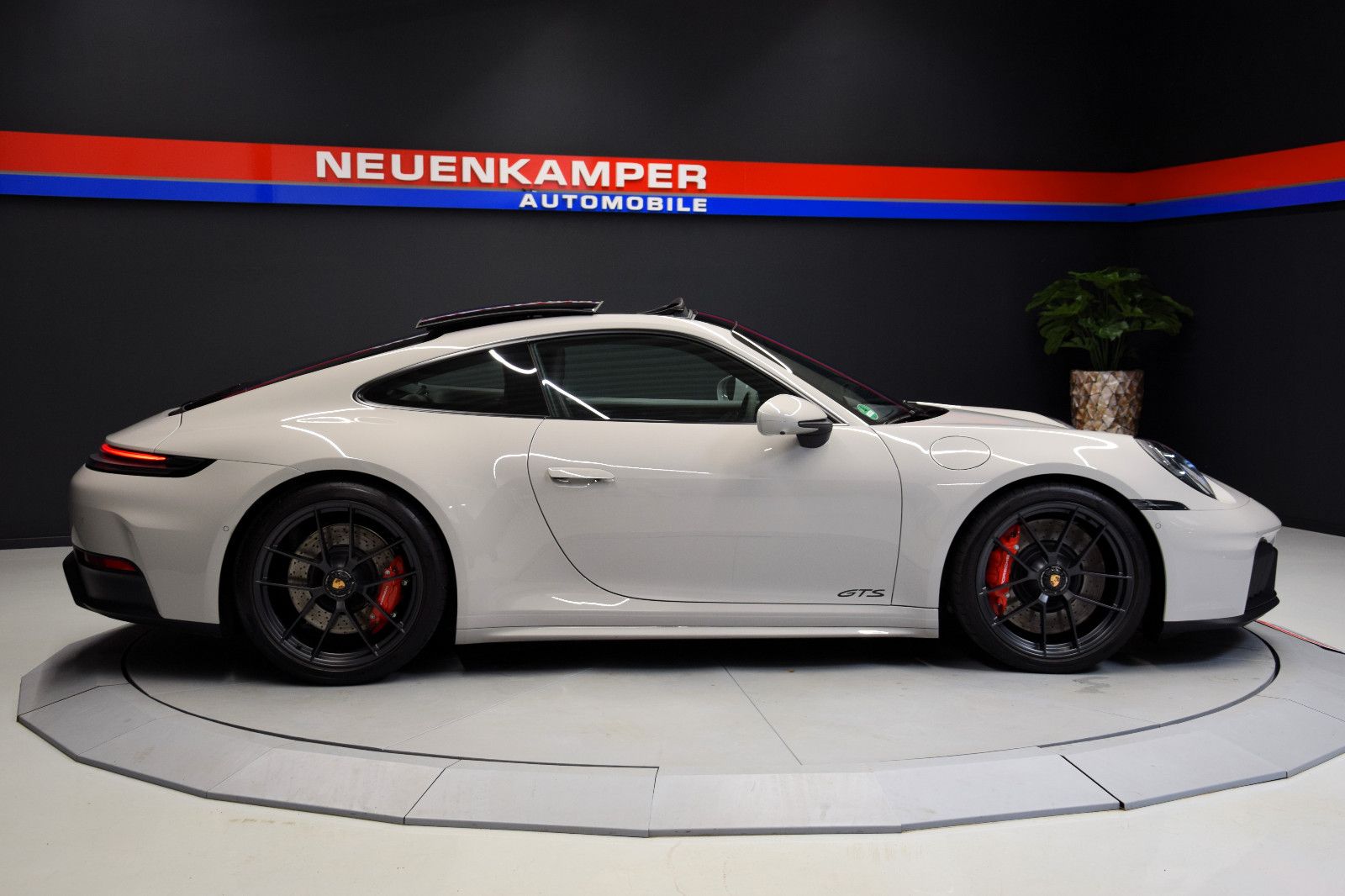 Fahrzeugabbildung Porsche 911 / 992.2 Carrera GTS T-Hybrid Lift Pano PDLS+