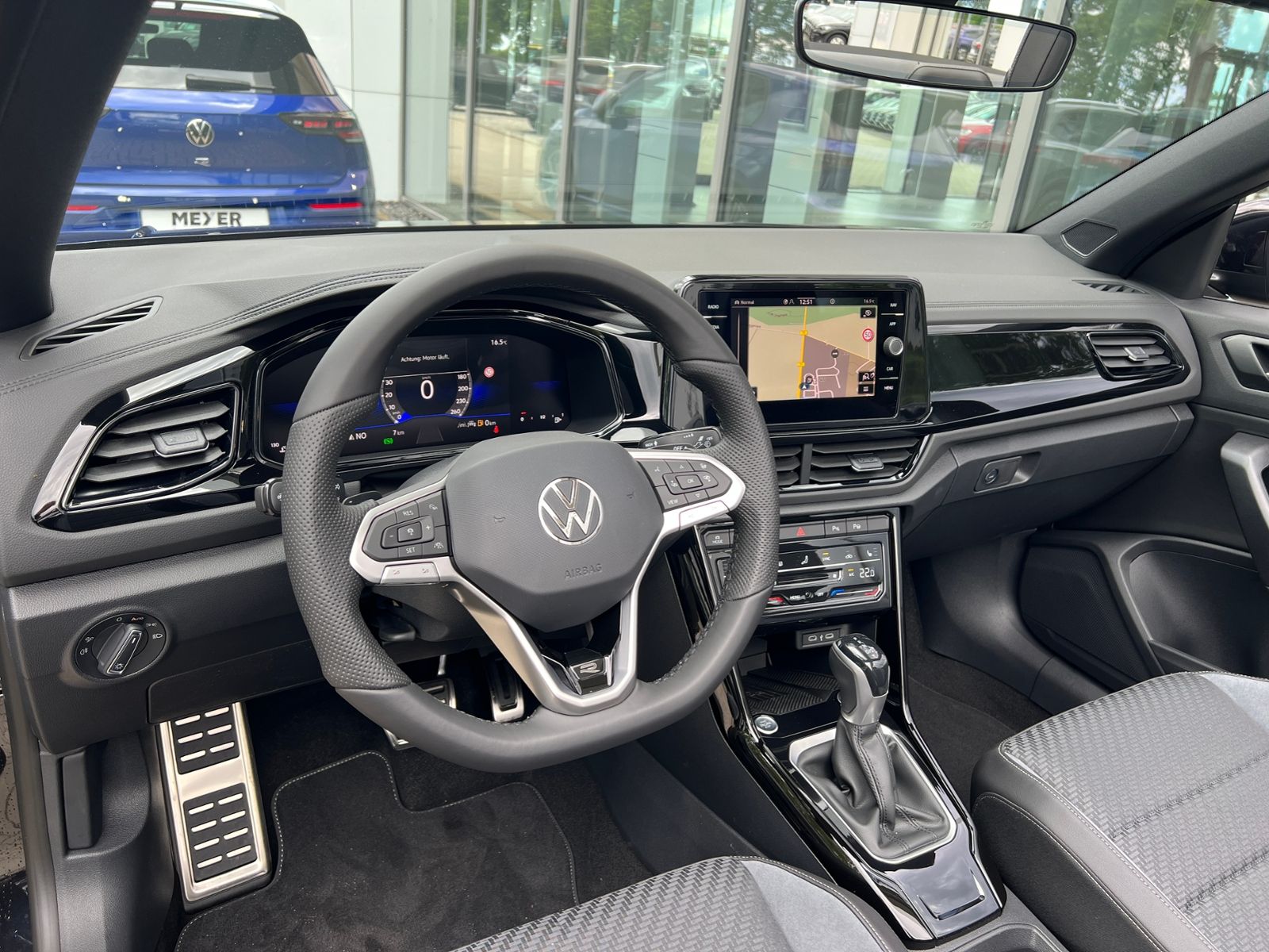Fahrzeugabbildung Volkswagen T-Roc R-Line 1.5 TSI DSG *AHK; BlackStyle, IQ.Dr