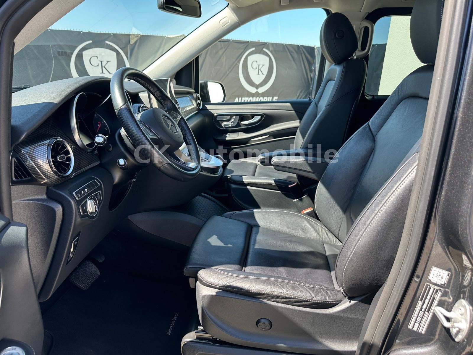 Fahrzeugabbildung Mercedes-Benz V250d AVANTGARDE EDITION 4MATIC lang/7 Sitze