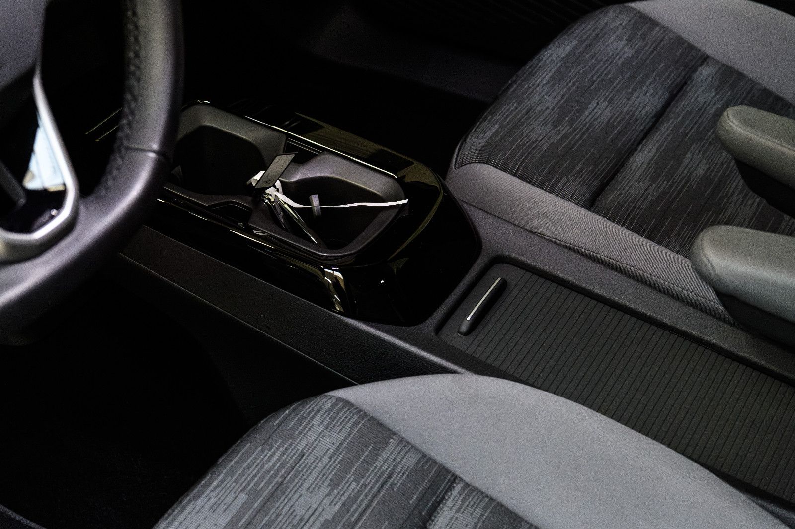 Fahrzeugabbildung Volkswagen ID.4 Pro IQ-LED+NAVI+ACC+WÄRMEPUMPE+SHZ