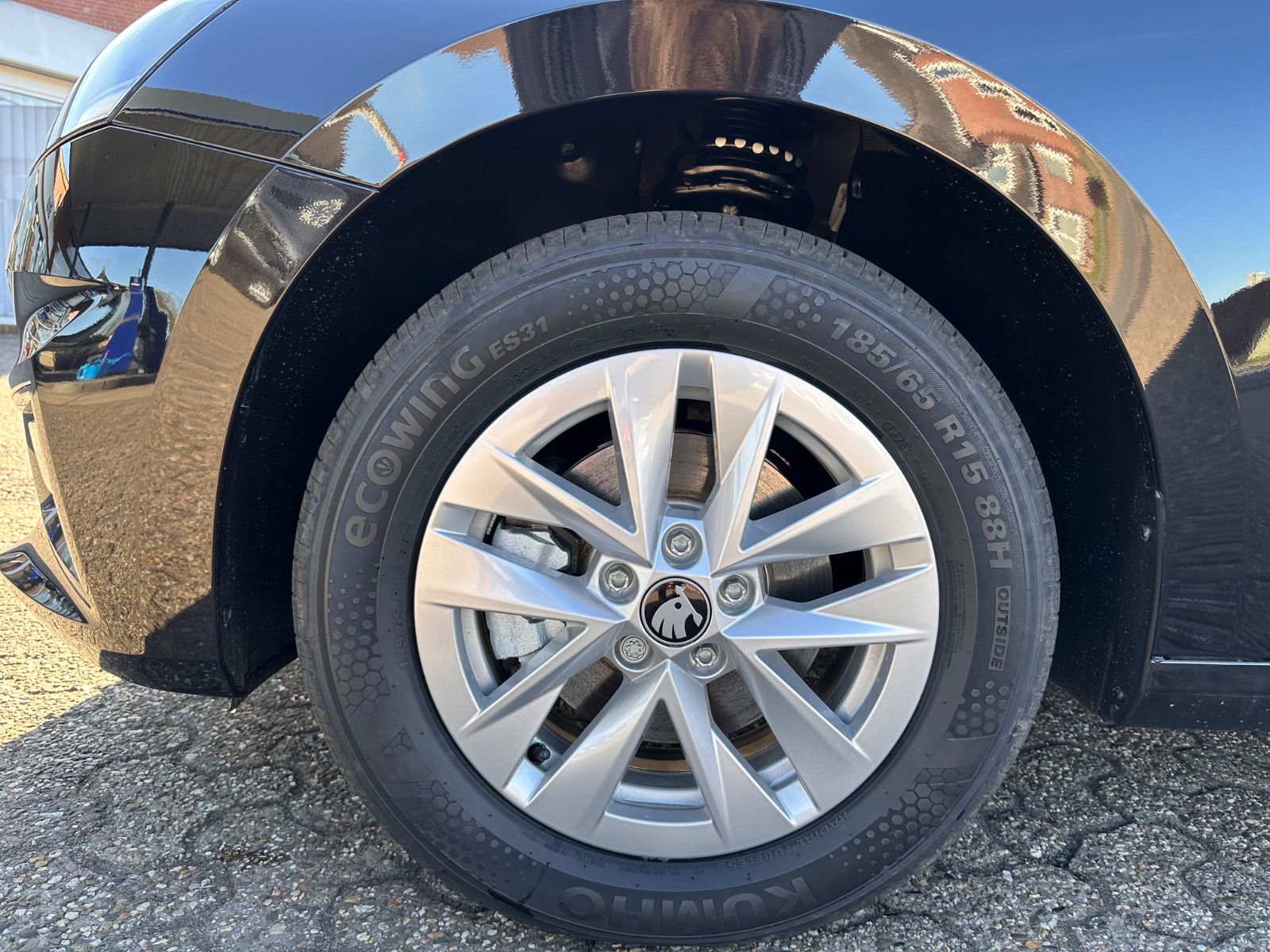 Fahrzeugabbildung SKODA Fabia 1.0 TSI DSG Selection LED/PDC/SHZG/APP/GRA