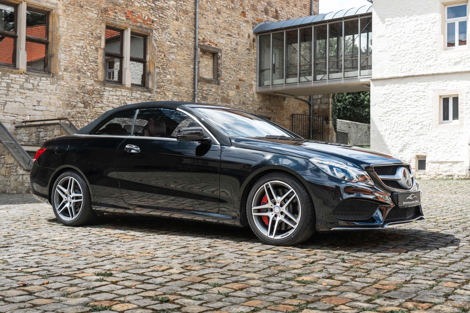 Fahrzeugabbildung Mercedes-Benz E 550 Cabriolet AMG-LINE ACC H&K LED KAM TOTW