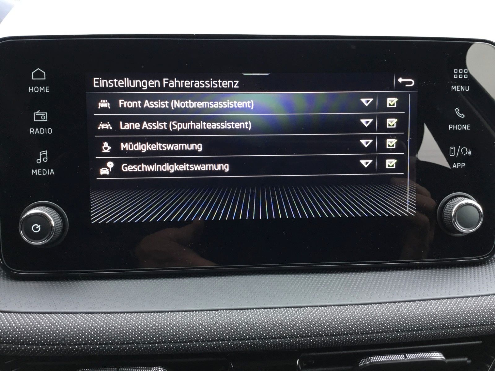 Fahrzeugabbildung SKODA Fabia 1.0l TSI DSG Selection+15"+LED+Sitzheizung