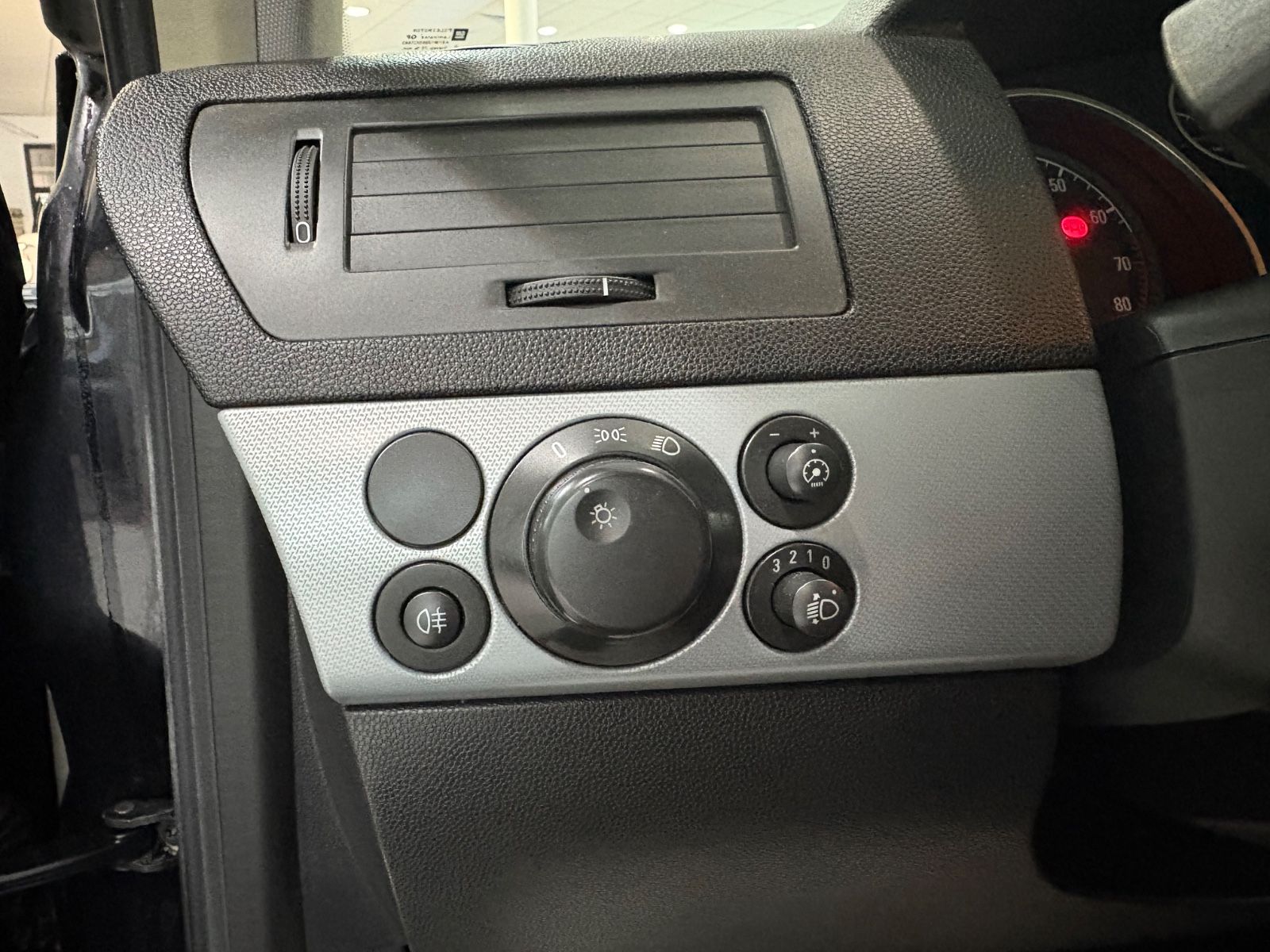 Fahrzeugabbildung Opel Astra H Lim. 1.4 * TÜV NEU *