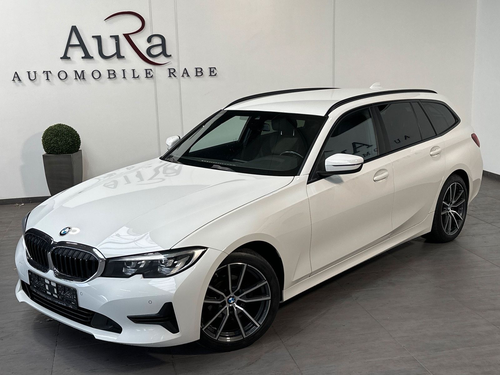 Fahrzeugabbildung BMW 320d Touring xDrive Advantage NAV+LED+AHK+18ZOLL