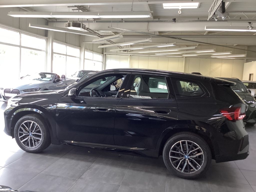 BMW iX1 xDrive 30 Sportpaket AD Navi Digitales Cockp foto 4