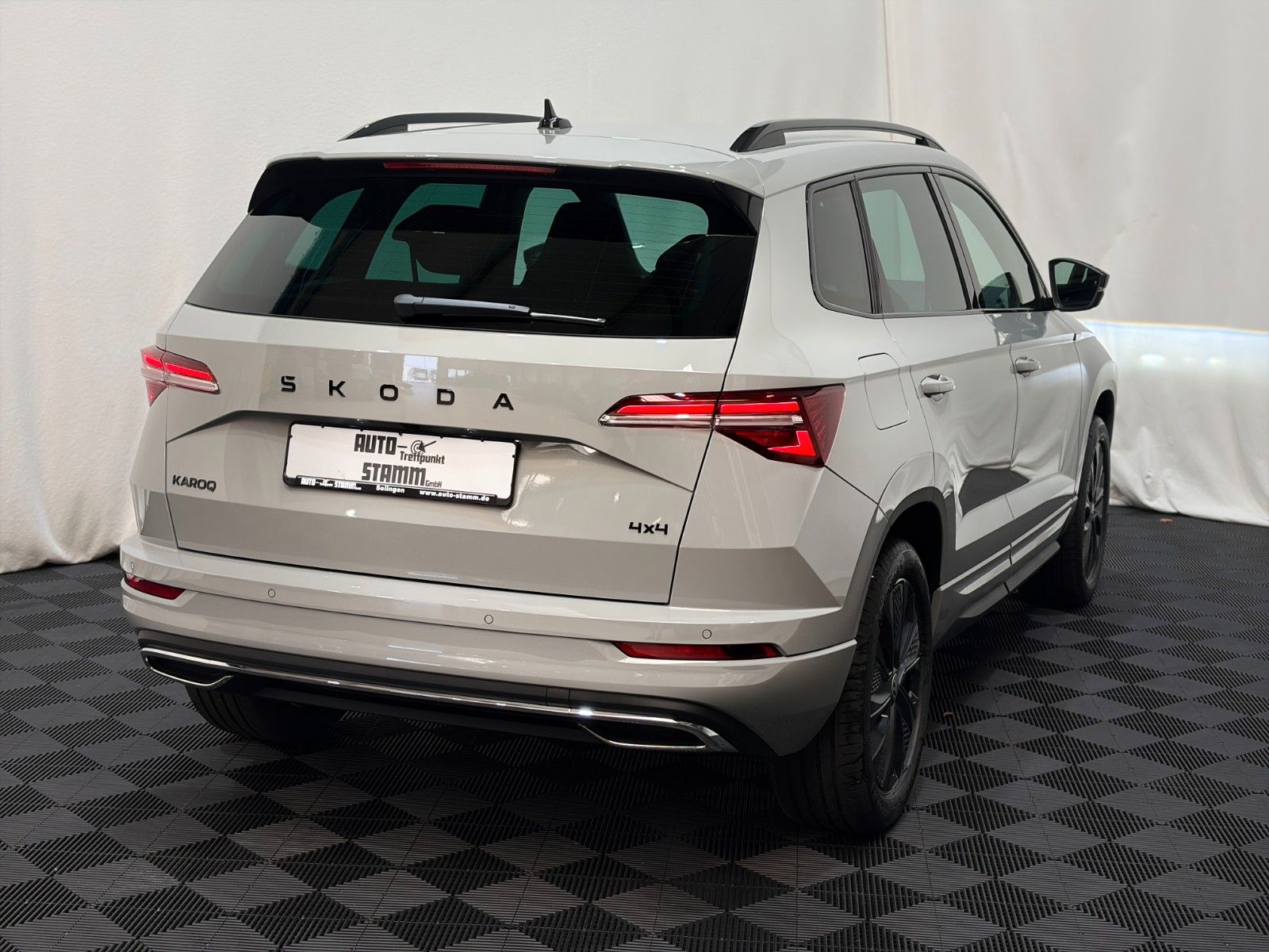 Fahrzeugabbildung SKODA Karoq Sportline / AHK