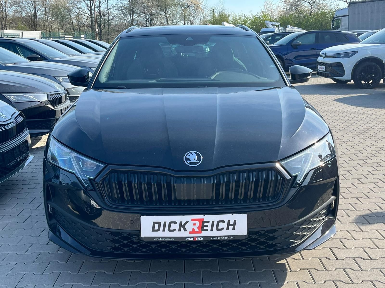 Fahrzeugabbildung SKODA Octavia 1.5 DSG Sportline PANO*MATRIX*AHK*5J.GAR
