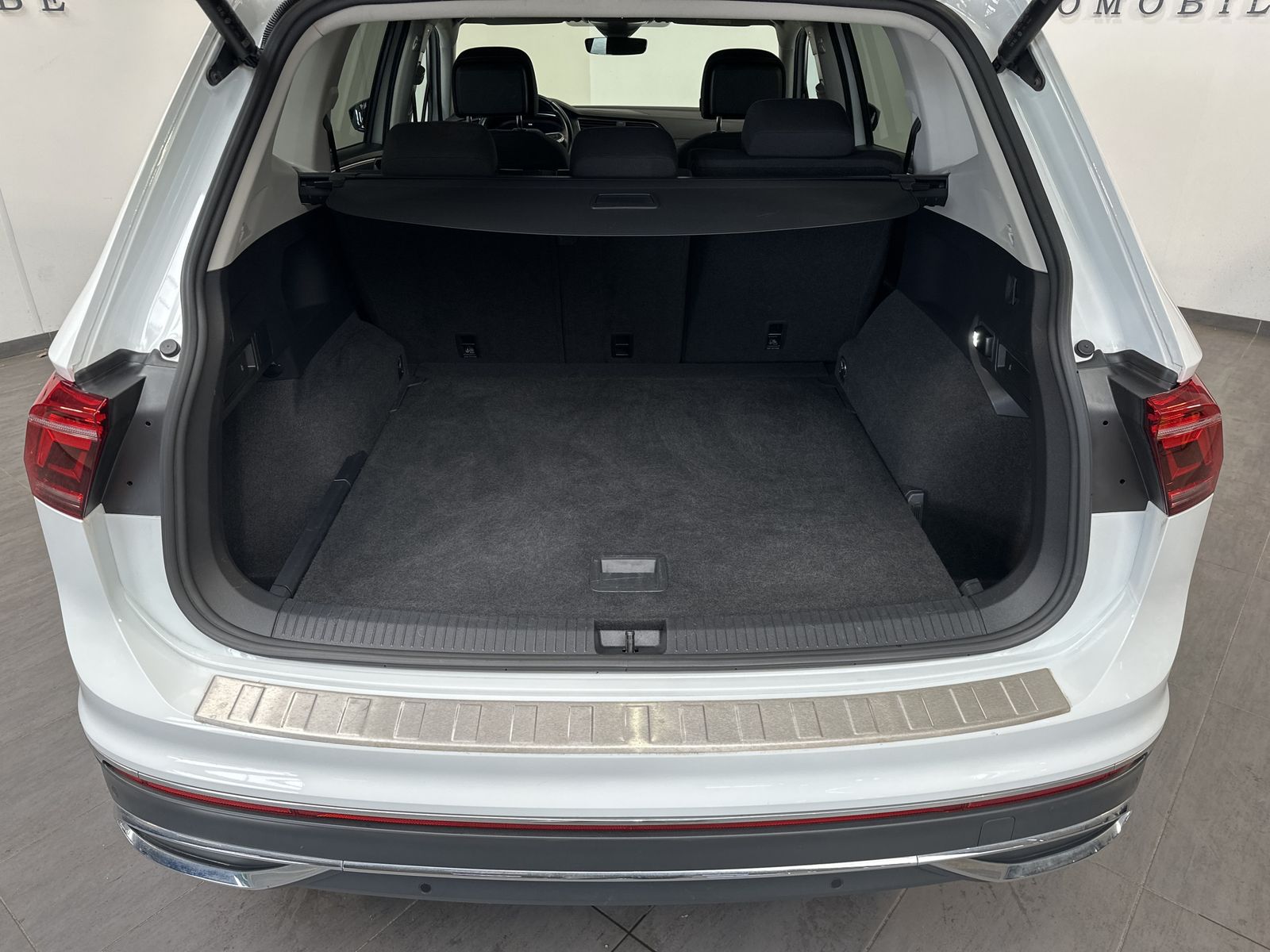 Fahrzeugabbildung Volkswagen Tiguan Allspace Elegance 4M NAV+LED+PANO+AHK+VC
