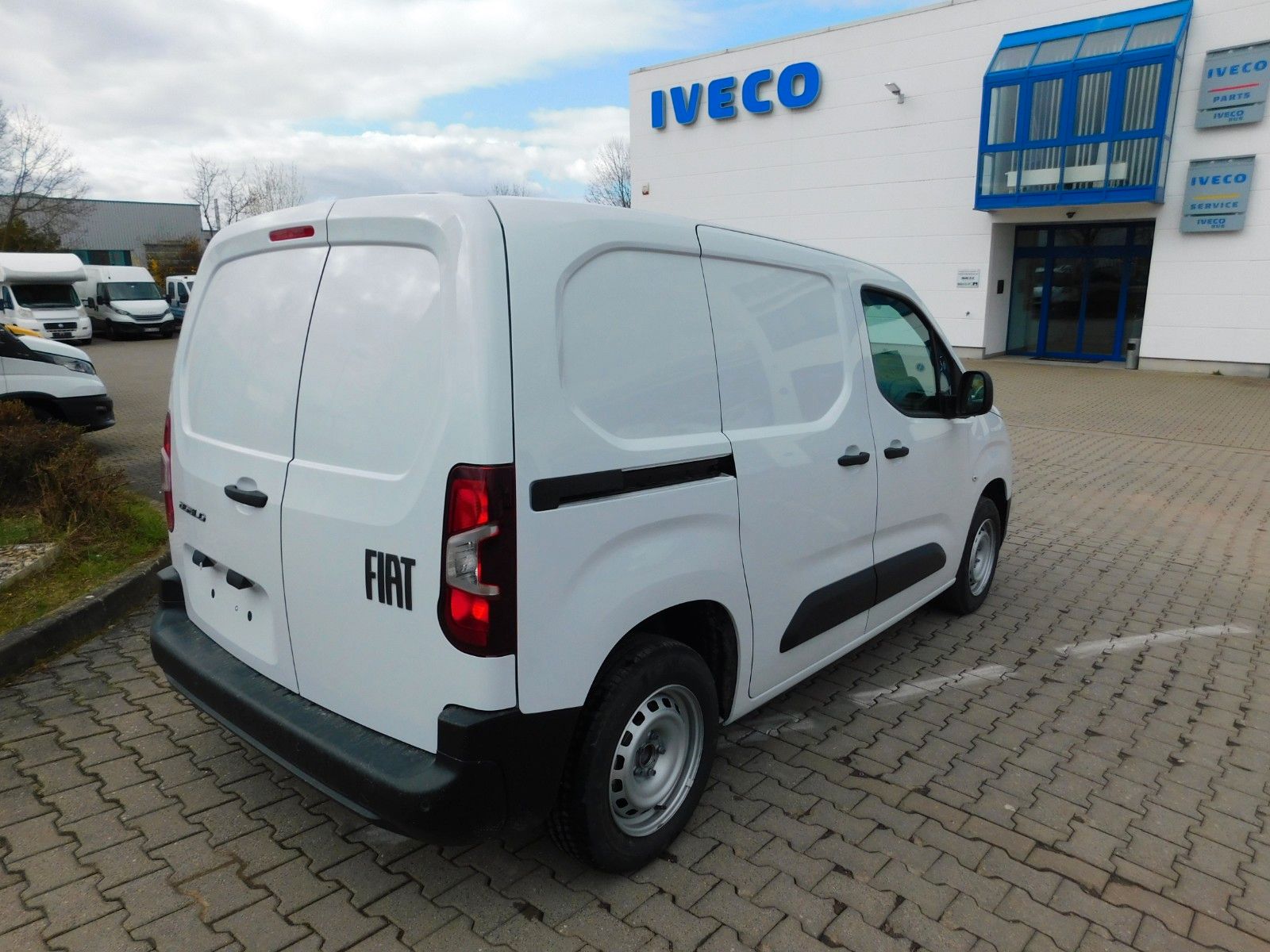 Fahrzeugabbildung Fiat Doblò Kastenwagen M 1.5 Diesel 75 kW